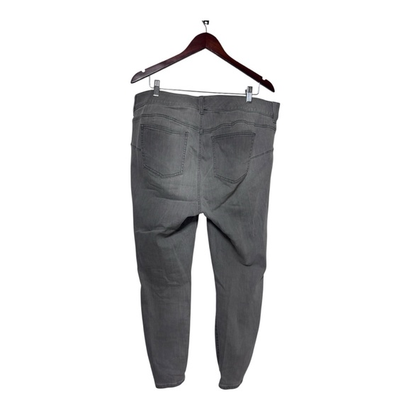 NWT Torrid Bombshell Skinny Super Soft High-Rise Destructed Jean - Picture 3 of 6